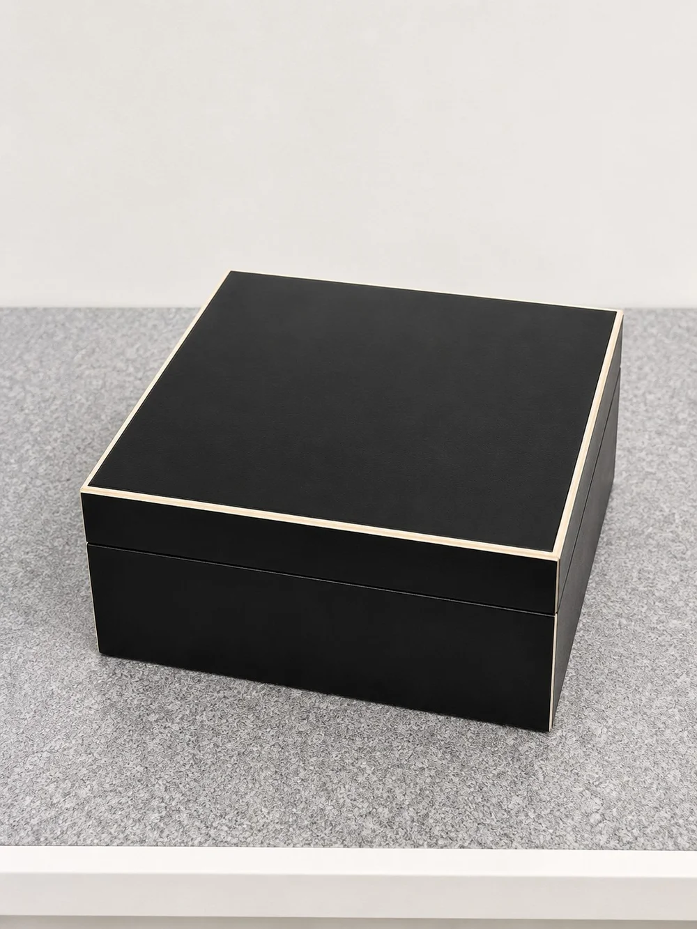 Black and Natural Wood Humidor Box with Hygrometer